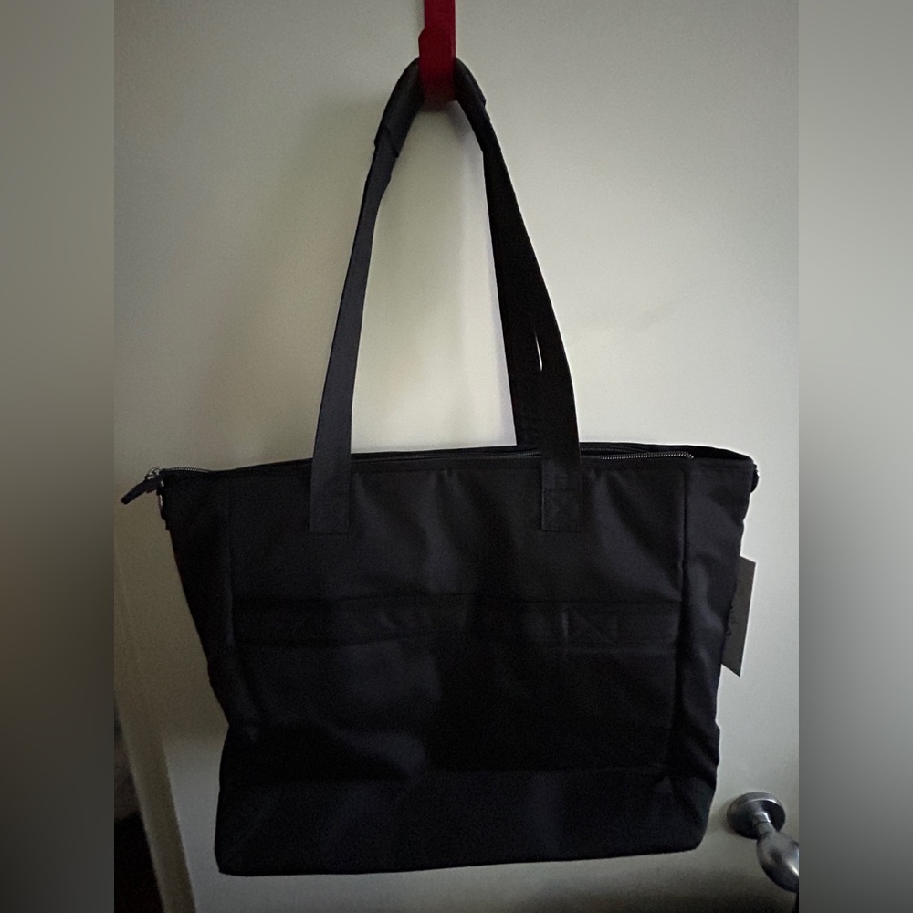 LUG PADDLE CARRY ALL TOTE BLACK NWT - Picture 8 of 9